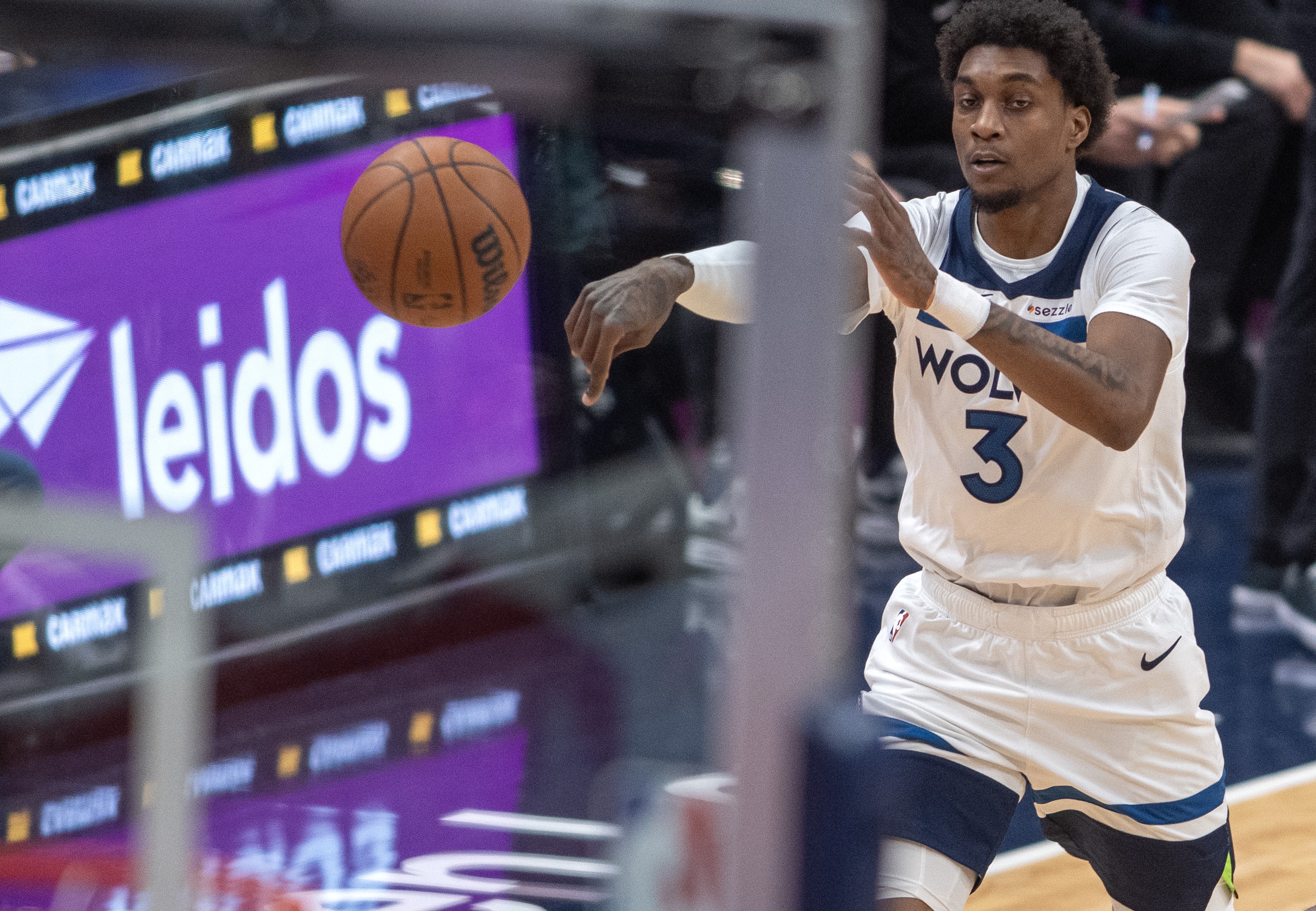 pg电子手游-根本顶不住！森林狼半场万箭齐发&amp;三分21中13 命中率高达61.9%